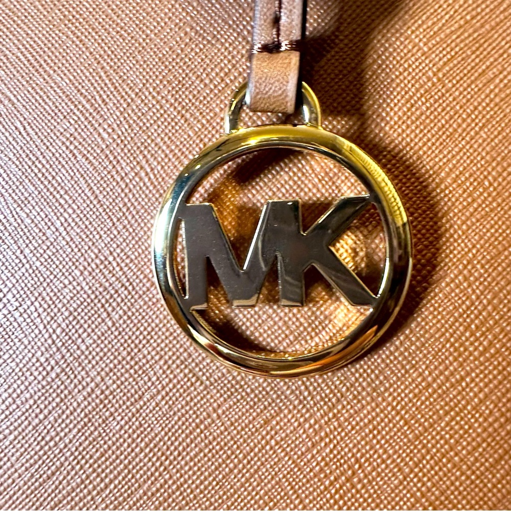 Michael Kors Jet Set Travel Tote (NWT) - Picture 10 of 15